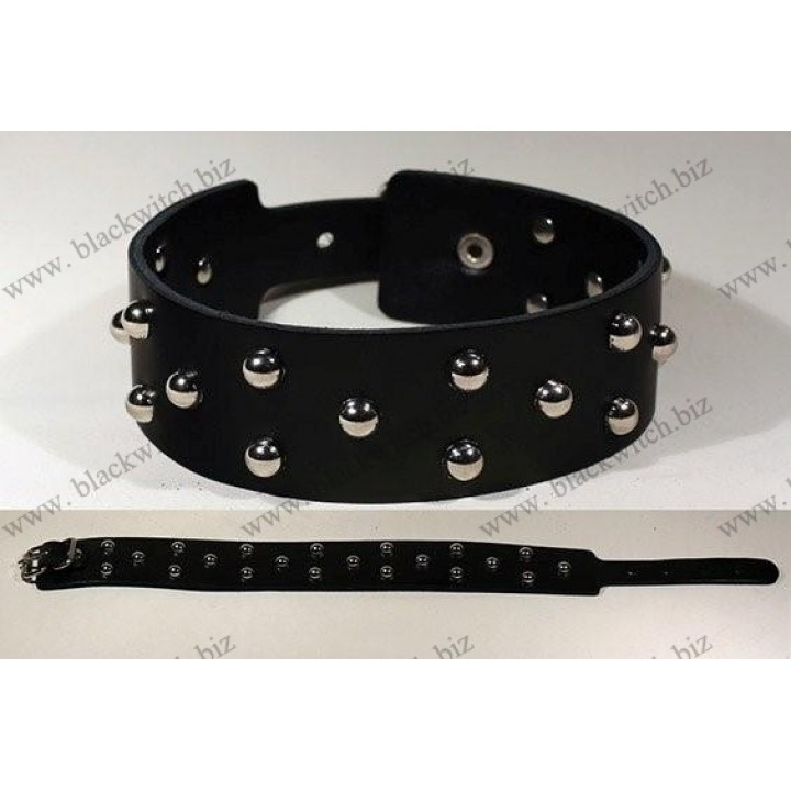 Leather collar with balls