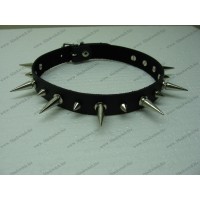 Leather collar with spikes