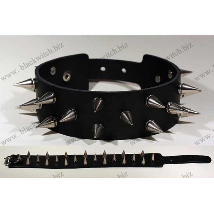 Leather collar with spikes